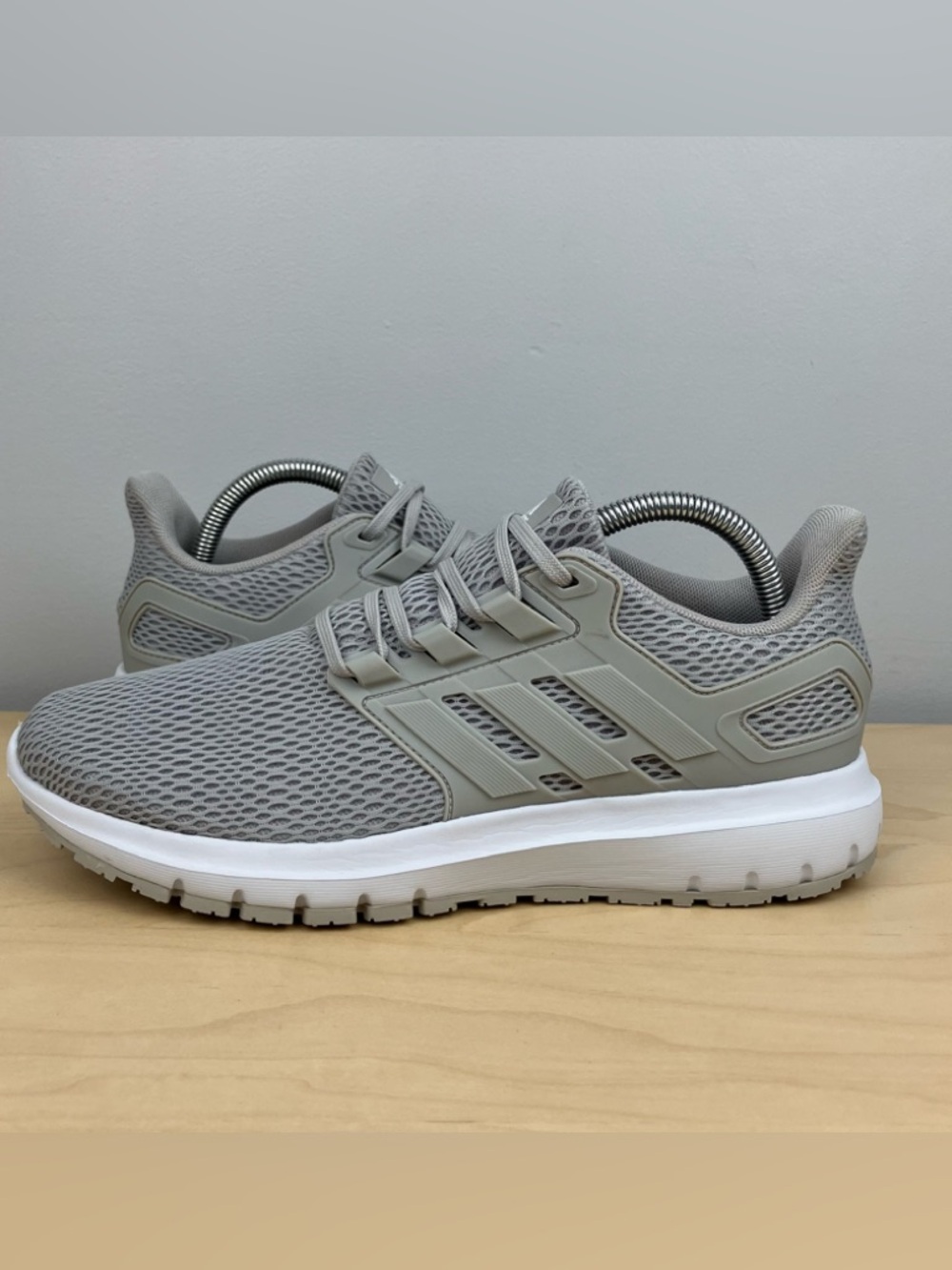 Adidas Women’s Size 9.0 Ultimashow Athletic Running Shoes Gray & White Low Top - Picture 3 of 10